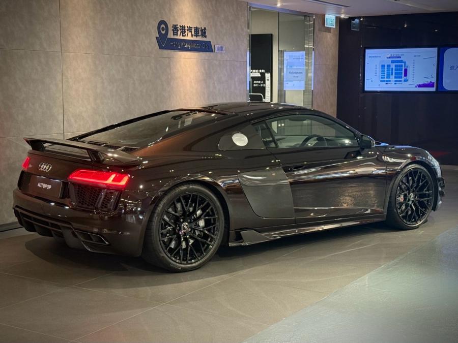 R8 V10 PLUS QUATTRO - Image 2